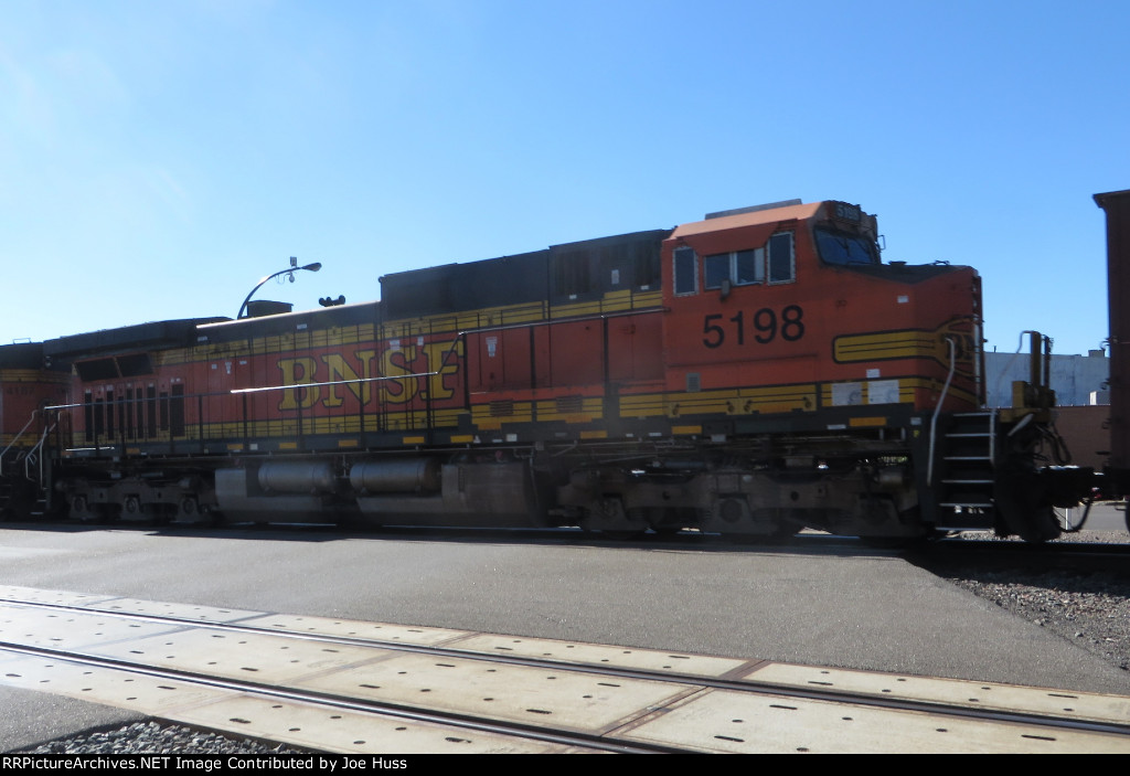 BNSF 5198